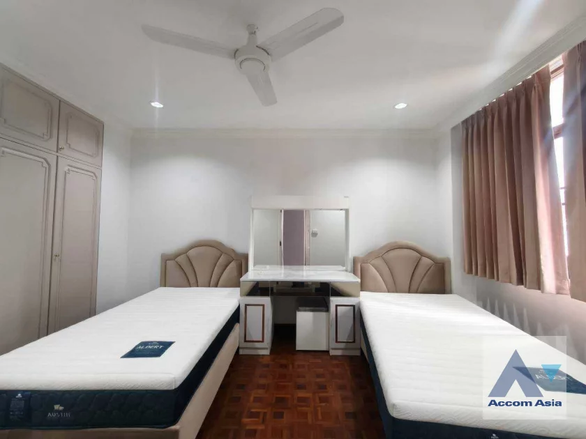 11  3 br Apartment For Rent in Sukhumvit ,Bangkok BTS Nana at Low rise and Peaceful AA46657