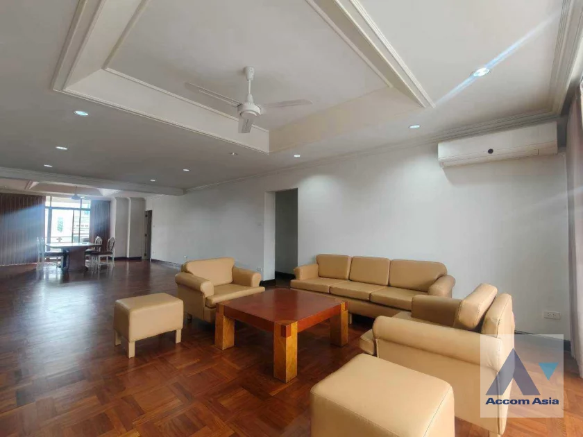 unit 3 Bedrooms  Apartment For Rent in Sukhumvit, Bangkok  near BTS Nana (AA46657)