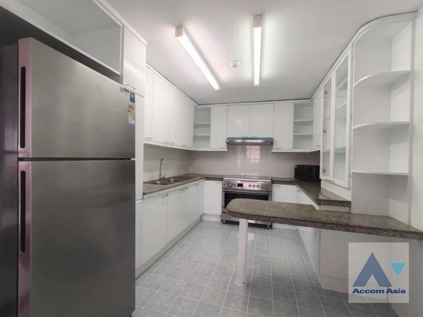unit 3 Bedrooms  Apartment For Rent in Sukhumvit, Bangkok  near BTS Nana (AA46658)
