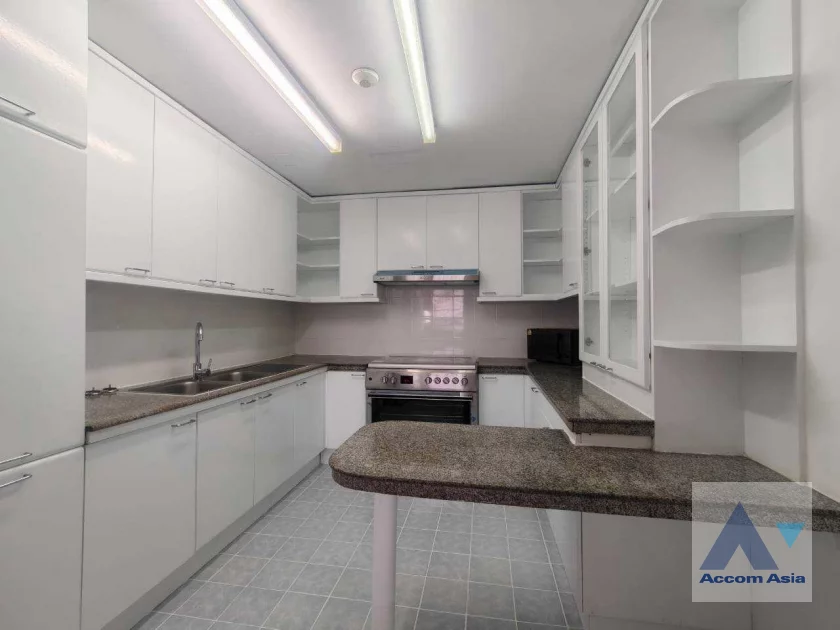 5  3 br Apartment For Rent in Sukhumvit ,Bangkok BTS Nana at Perfect for Pet lovers Apartment, near NIST Intl AA46658