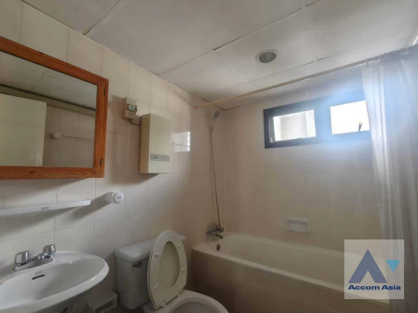 12  3 br Apartment For Rent in Sukhumvit ,Bangkok BTS Nana at Perfect for Pet lovers Apartment, near NIST Intl AA46658