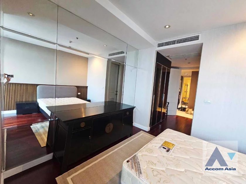 unit 3 Bedrooms  Condominium For Rent & Sale in Ploenchit, Bangkok  near BTS Ploenchit (AA46665)