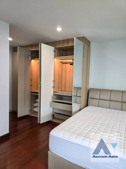 6  3 br House For Rent in Pattanakarn ,Bangkok MRT Si Kritha AA46679