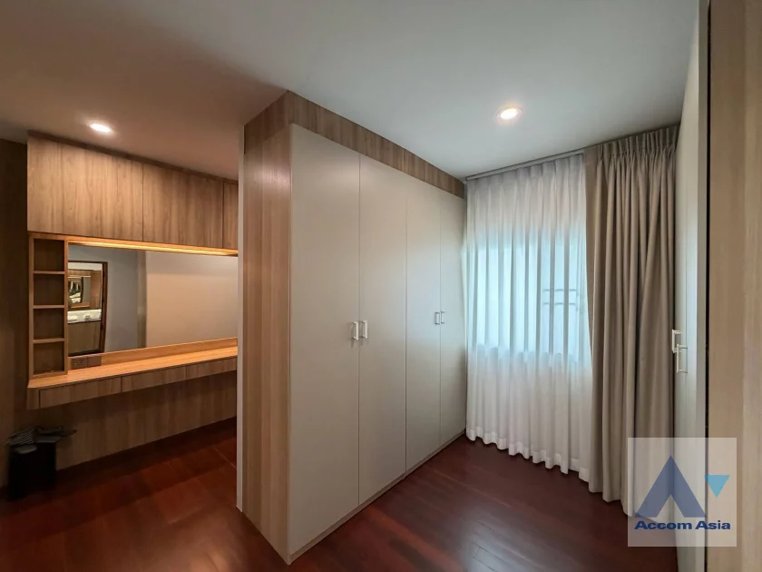 11  3 br House For Rent in Pattanakarn ,Bangkok MRT Si Kritha AA46679