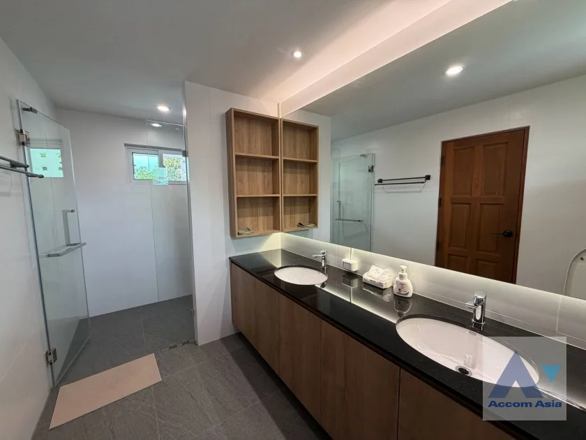 14  3 br House For Rent in Pattanakarn ,Bangkok MRT Si Kritha AA46679