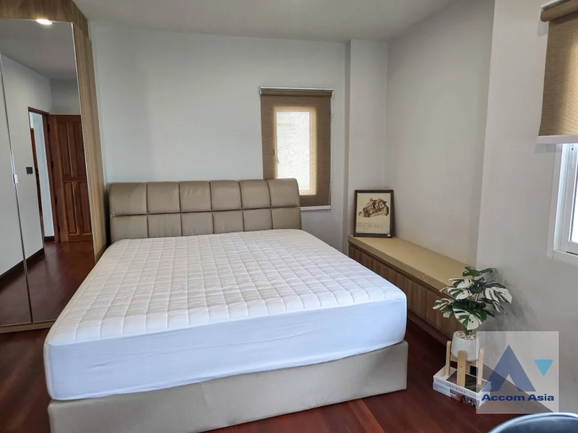7  3 br House for rent and sale in Pattanakarn ,Bangkok MRT Si Kritha AA46679