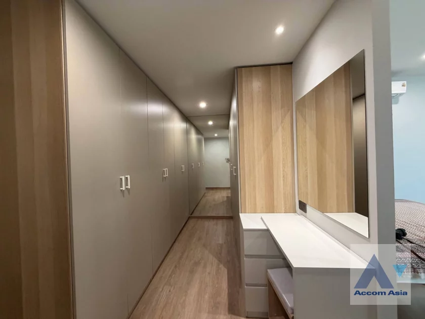 13  3 br House For Rent in Pattanakarn ,Bangkok MRT Si Kritha AA46679