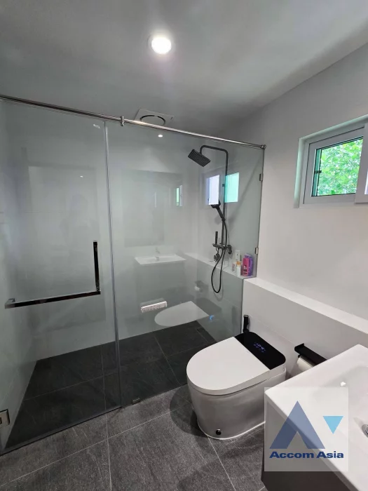 16  3 br House For Rent in Pattanakarn ,Bangkok MRT Si Kritha AA46679