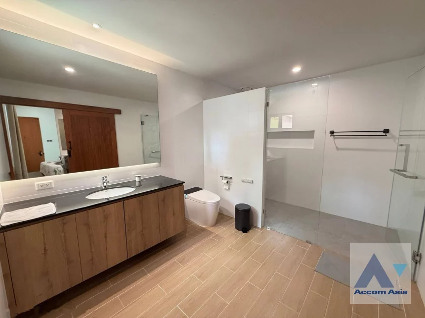 15  3 br House for rent and sale in Pattanakarn ,Bangkok MRT Si Kritha AA46679