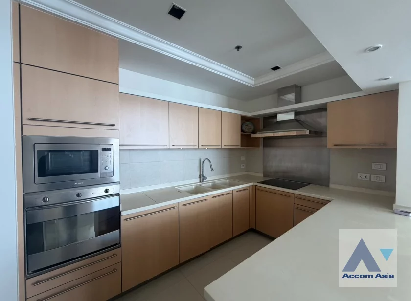 unit 3 Bedrooms  Condominium For Rent in Ploenchit, Bangkok  near BTS Ploenchit (AA46680)