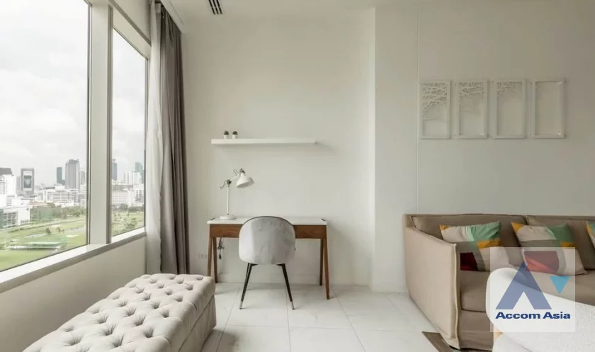 unit 2 Bedrooms  Condominium For Rent in Ploenchit, Bangkok  near MRT Silom - BTS Ratchadamri (AA46693)