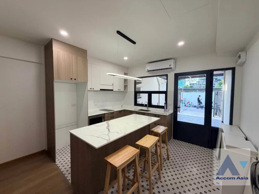  1  3 br Townhouse for rent and sale in Sukhumvit ,Bangkok BTS Phra khanong at Moo Baan Klongtan Nivet AA46697