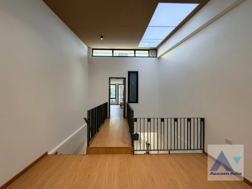 5  3 br Townhouse for rent and sale in Sukhumvit ,Bangkok BTS Phra khanong at Moo Baan Klongtan Nivet AA46697