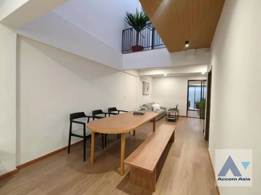 unit 3 Bedrooms  Townhouse For Rent & Sale in Sukhumvit, Bangkok  near BTS Phra khanong (AA46697)