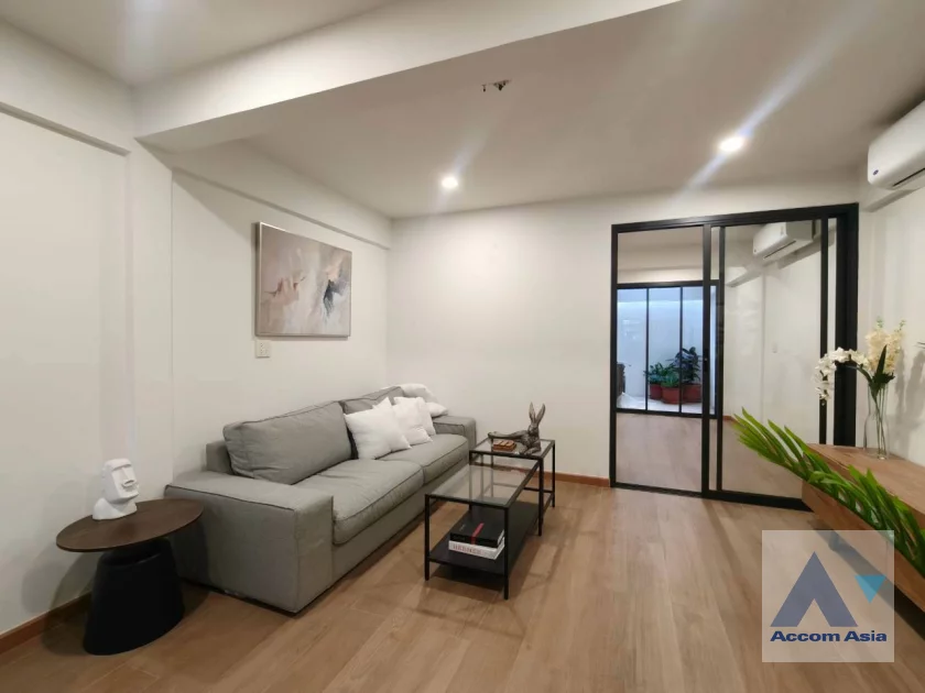 unit 3 Bedrooms  Townhouse For Rent & Sale in Sukhumvit, Bangkok  near BTS Phra khanong (AA46697)