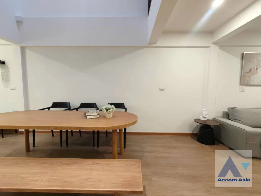 unit 3 Bedrooms  Townhouse For Rent & Sale in Sukhumvit, Bangkok  near BTS Phra khanong (AA46697)