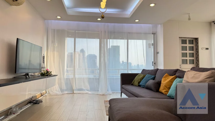 unit 3 Bedrooms  Condominium For Rent & Sale in Ratchadaphisek, Bangkok  (AA46705)