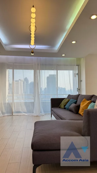unit 3 Bedrooms  Condominium For Rent & Sale in Ratchadaphisek, Bangkok  (AA46705)