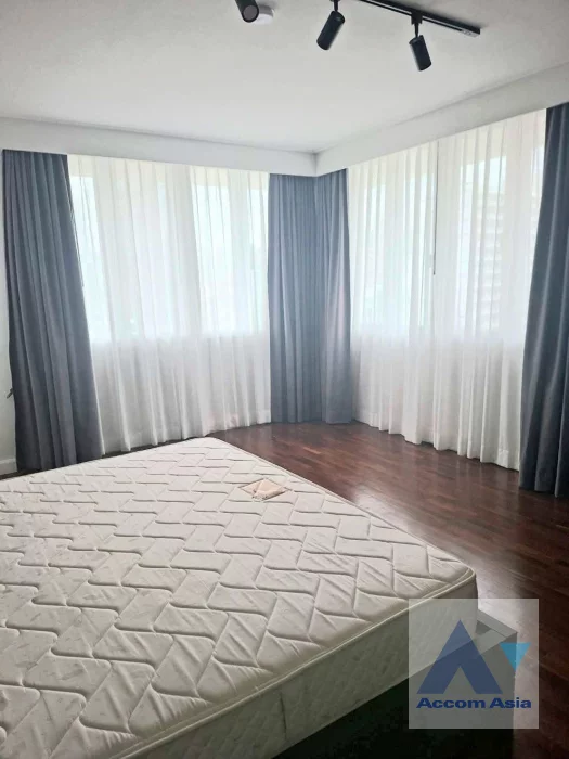 9  4 br Apartment for rent and sale in Sukhumvit ,Bangkok BTS Nana at Suite for family AA46716