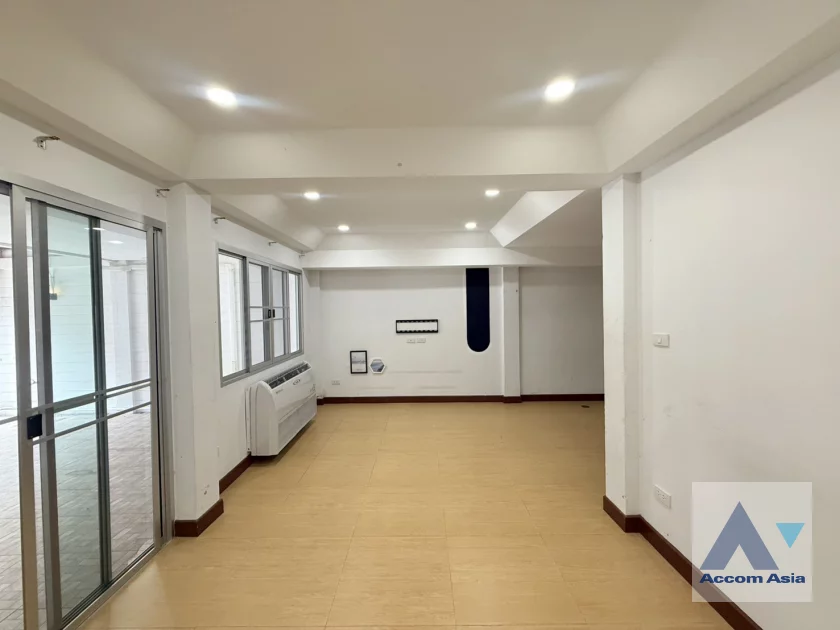 5  6 br House For Rent in Sukhumvit ,Bangkok BTS Ekkamai AA46719