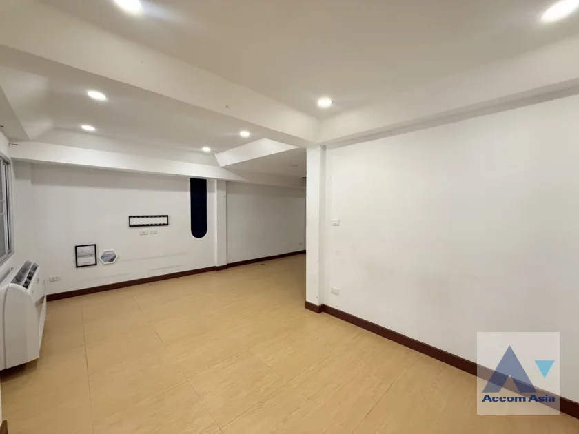 6  6 br House For Rent in Sukhumvit ,Bangkok BTS Ekkamai AA46719
