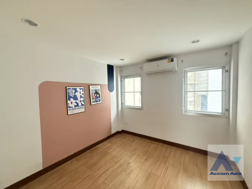 13  6 br House For Rent in Sukhumvit ,Bangkok BTS Ekkamai AA46719
