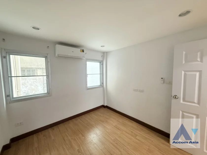 14  6 br House For Rent in Sukhumvit ,Bangkok BTS Ekkamai AA46719