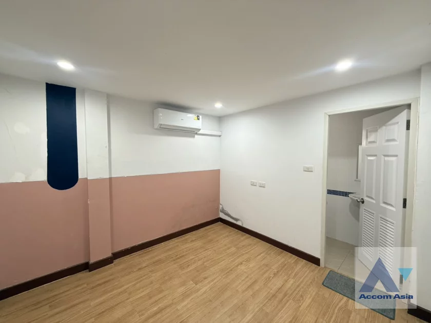15  6 br House For Rent in Sukhumvit ,Bangkok BTS Ekkamai AA46719