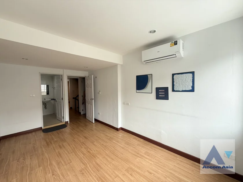 16  6 br House For Rent in Sukhumvit ,Bangkok BTS Ekkamai AA46719