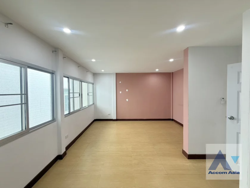 8  6 br House For Rent in Sukhumvit ,Bangkok BTS Ekkamai AA46719