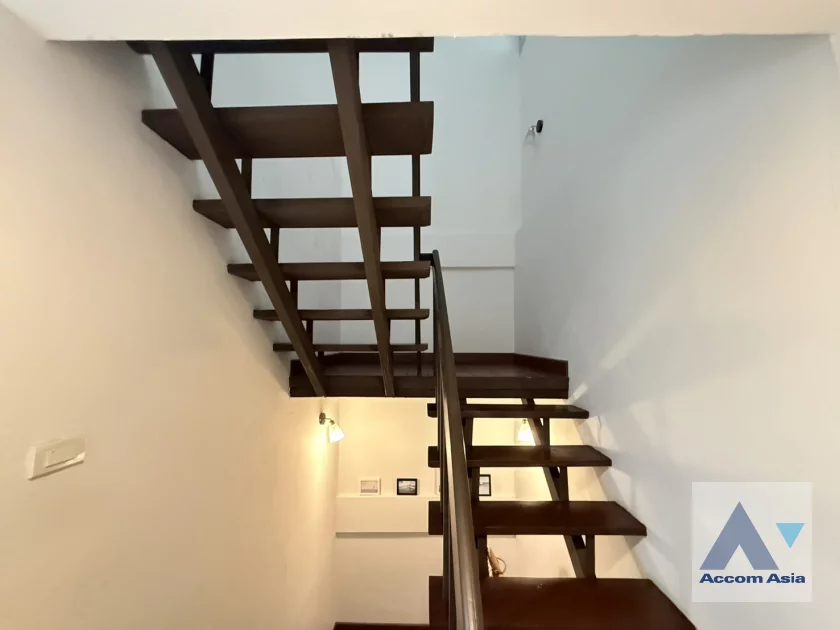 10  6 br House For Rent in Sukhumvit ,Bangkok BTS Ekkamai AA46719