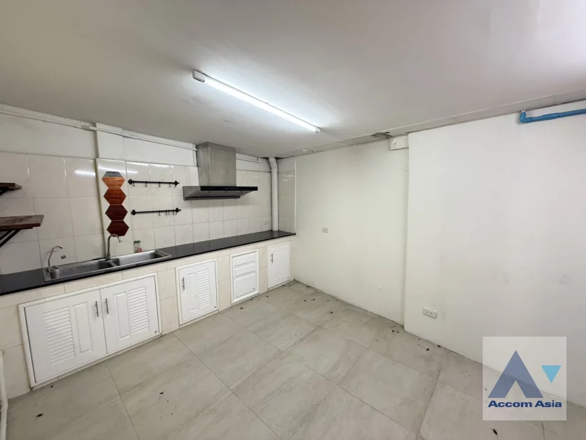 17  5 br House For Rent in Sukhumvit ,Bangkok BTS Ekkamai AA46720