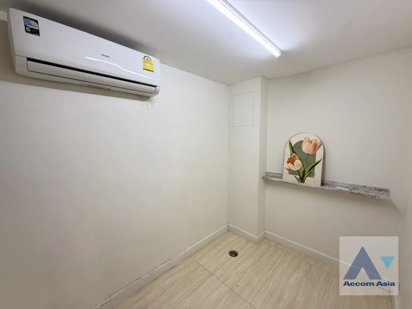 15  5 br House For Rent in Sukhumvit ,Bangkok BTS Ekkamai AA46720