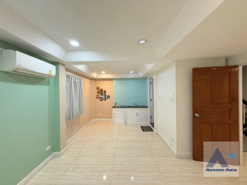 13  5 br House For Rent in Sukhumvit ,Bangkok BTS Ekkamai AA46720