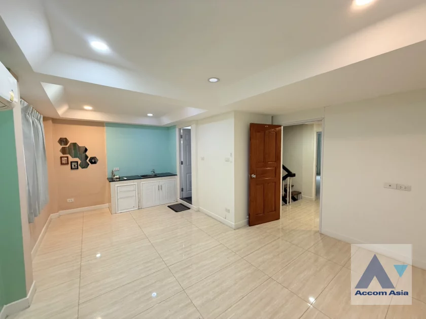 12  5 br House For Rent in Sukhumvit ,Bangkok BTS Ekkamai AA46720
