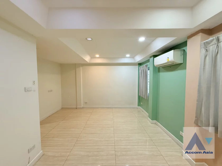 7  5 br House For Rent in Sukhumvit ,Bangkok BTS Ekkamai AA46720