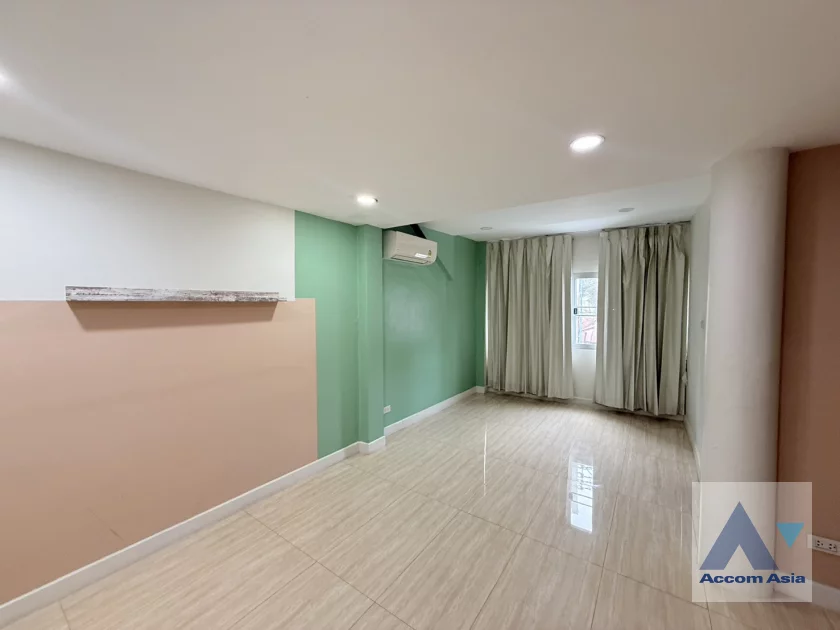 6  5 br House For Rent in Sukhumvit ,Bangkok BTS Ekkamai AA46720