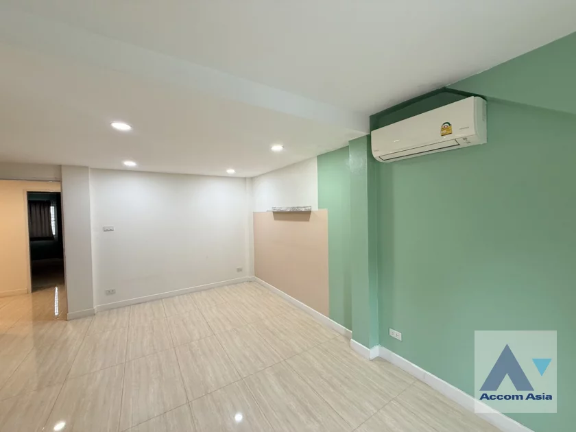 8  5 br House For Rent in Sukhumvit ,Bangkok BTS Ekkamai AA46720