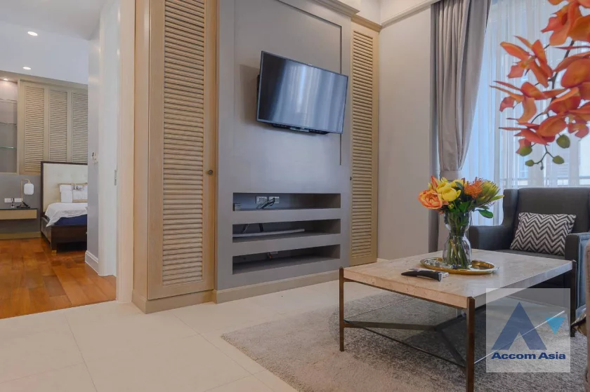 unit 2 Bedrooms  Condominium For Rent in Ploenchit, Bangkok  near BTS Chitlom (AA46729)