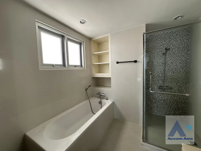 15  2 br Condominium For Rent in Ploenchit ,Bangkok BTS Ratchadamri at The Rajdamri AA46734
