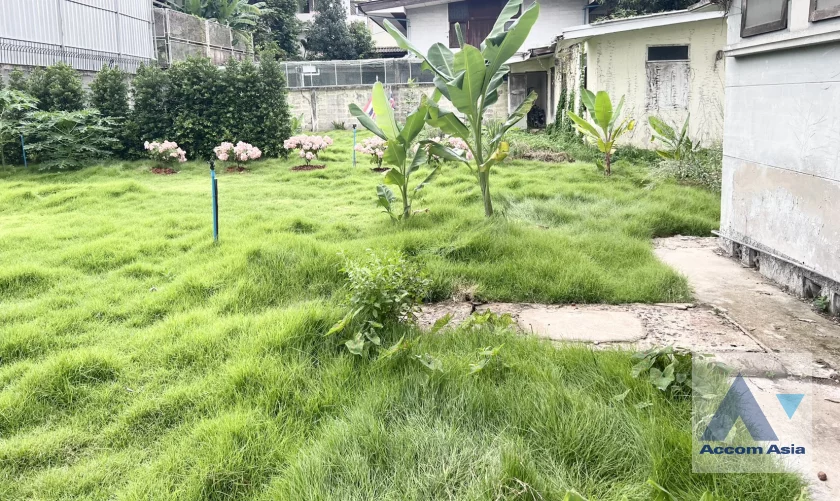  1  Land For Rent in Sukhumvit ,Bangkok BTS Thong Lo AA46737