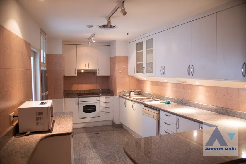 unit 3 Bedrooms  Condominium For Rent & Sale in Phaholyothin, Bangkok  (AA46744)