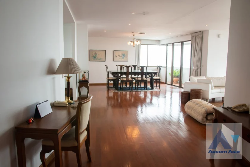 unit 3 Bedrooms  Condominium For Rent & Sale in Phaholyothin, Bangkok  (AA46744)