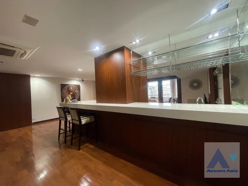 unit 3 Bedrooms  Condominium For Rent in Sukhumvit, Bangkok  near BTS Nana (AA46754)