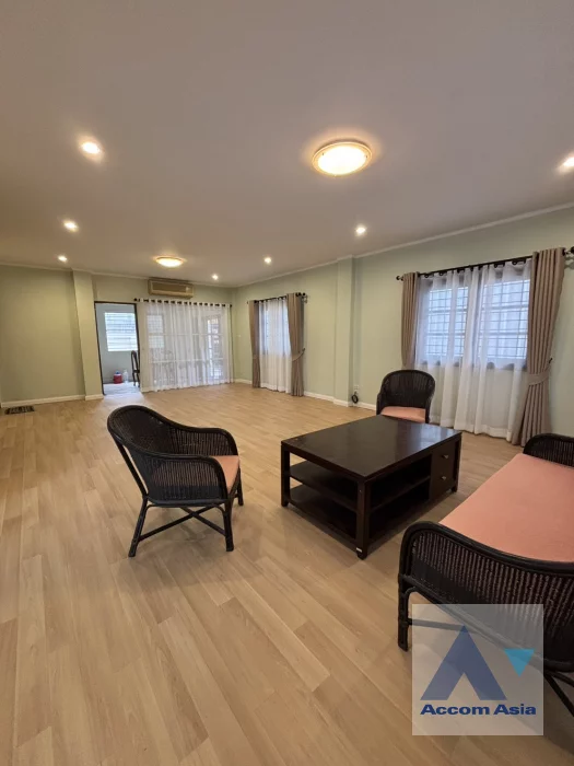 unitNewly renovated |  5 Bedrooms  House For Rent & Sale in Sukhumvit, Bangkok  near BTS Punnawithi (AA46755)