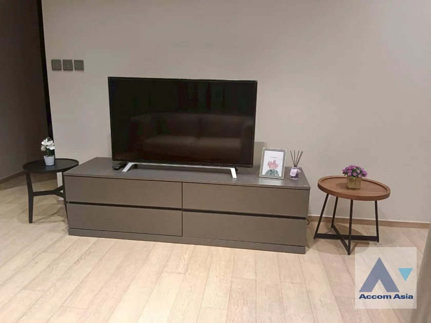 unit 2 Bedrooms  Condominium For Rent in Ploenchit, Bangkok  near BTS Chitlom (AA46760)