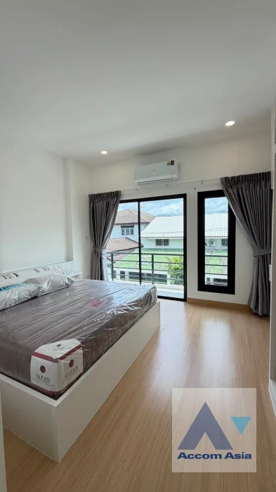 11  5 br House for rent and sale in Latkrabang ,Bangkok  AA46763