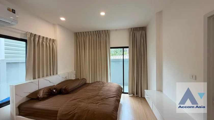 16  5 br House for rent and sale in Latkrabang ,Bangkok  AA46763
