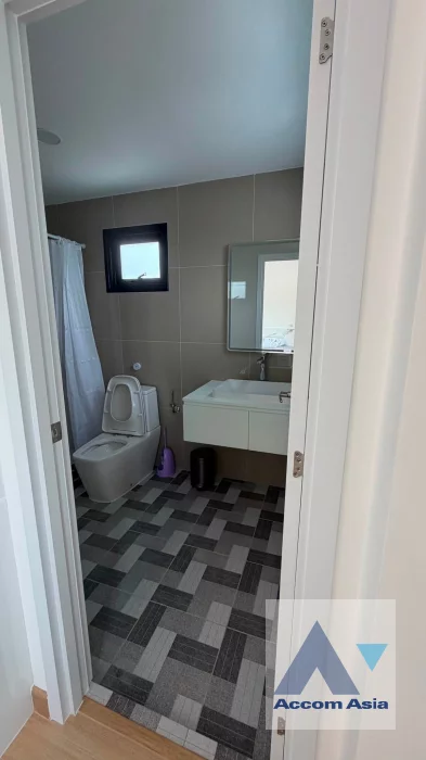 22  5 br House for rent and sale in Latkrabang ,Bangkok  AA46763