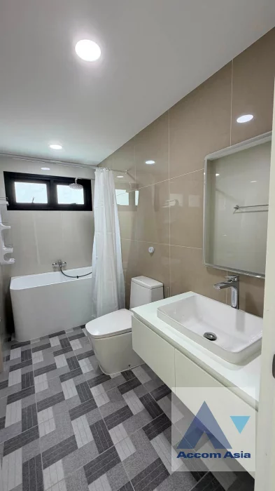 21  5 br House for rent and sale in Latkrabang ,Bangkok  AA46763